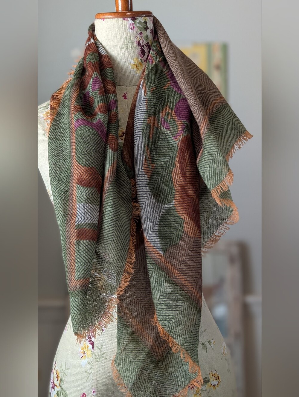 Guy Laroche Paris Olive Green & Rust Patterned Lightweight Vintage  Scarf